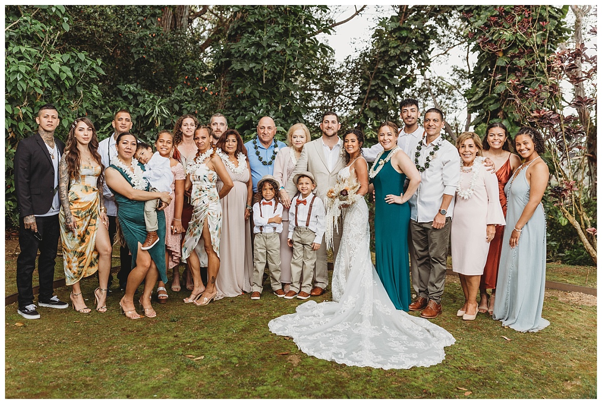 family wedding photos, extended family photos, wedding family portraits, family at wedding