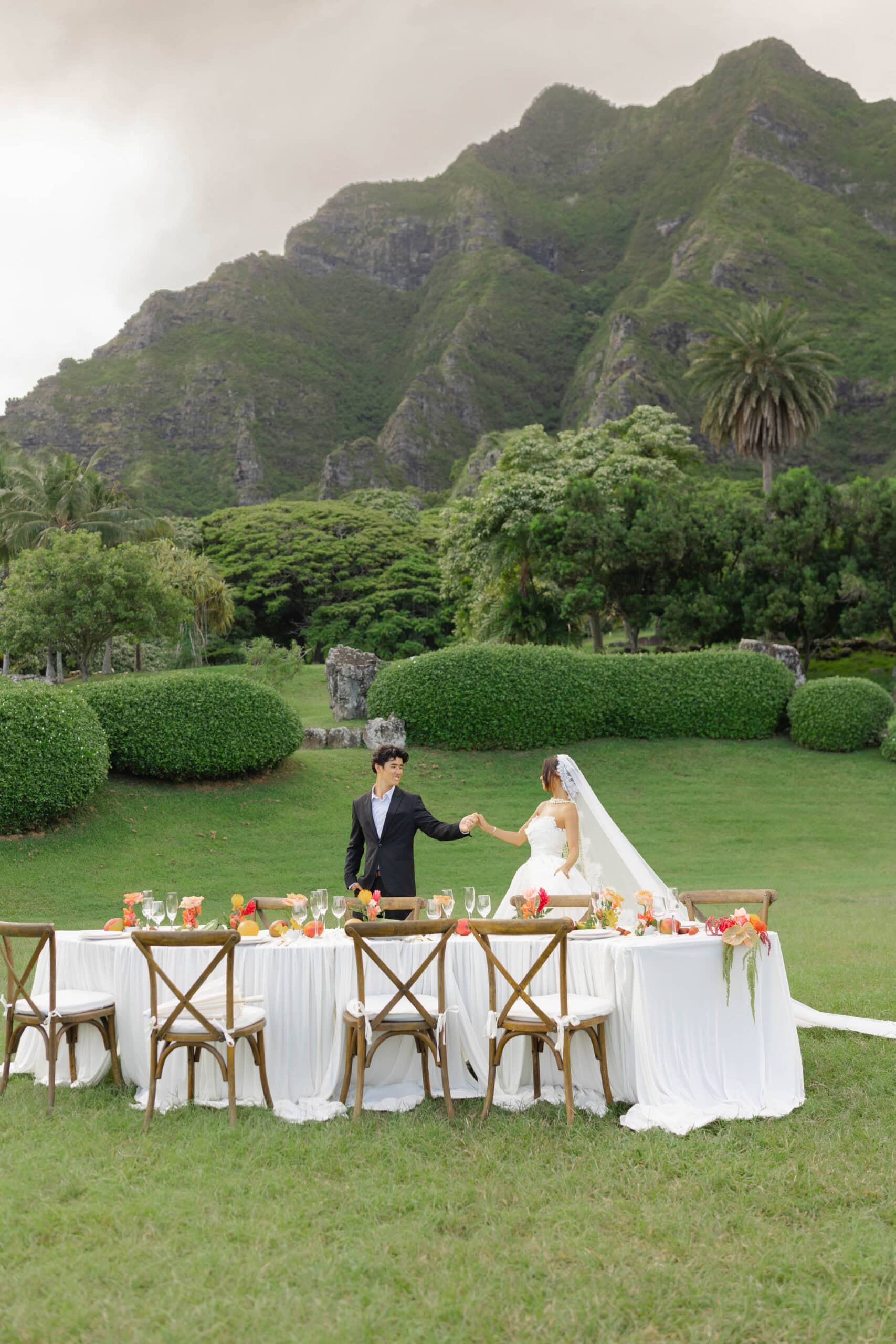 A bride and groom at their Oahu wedding venue
