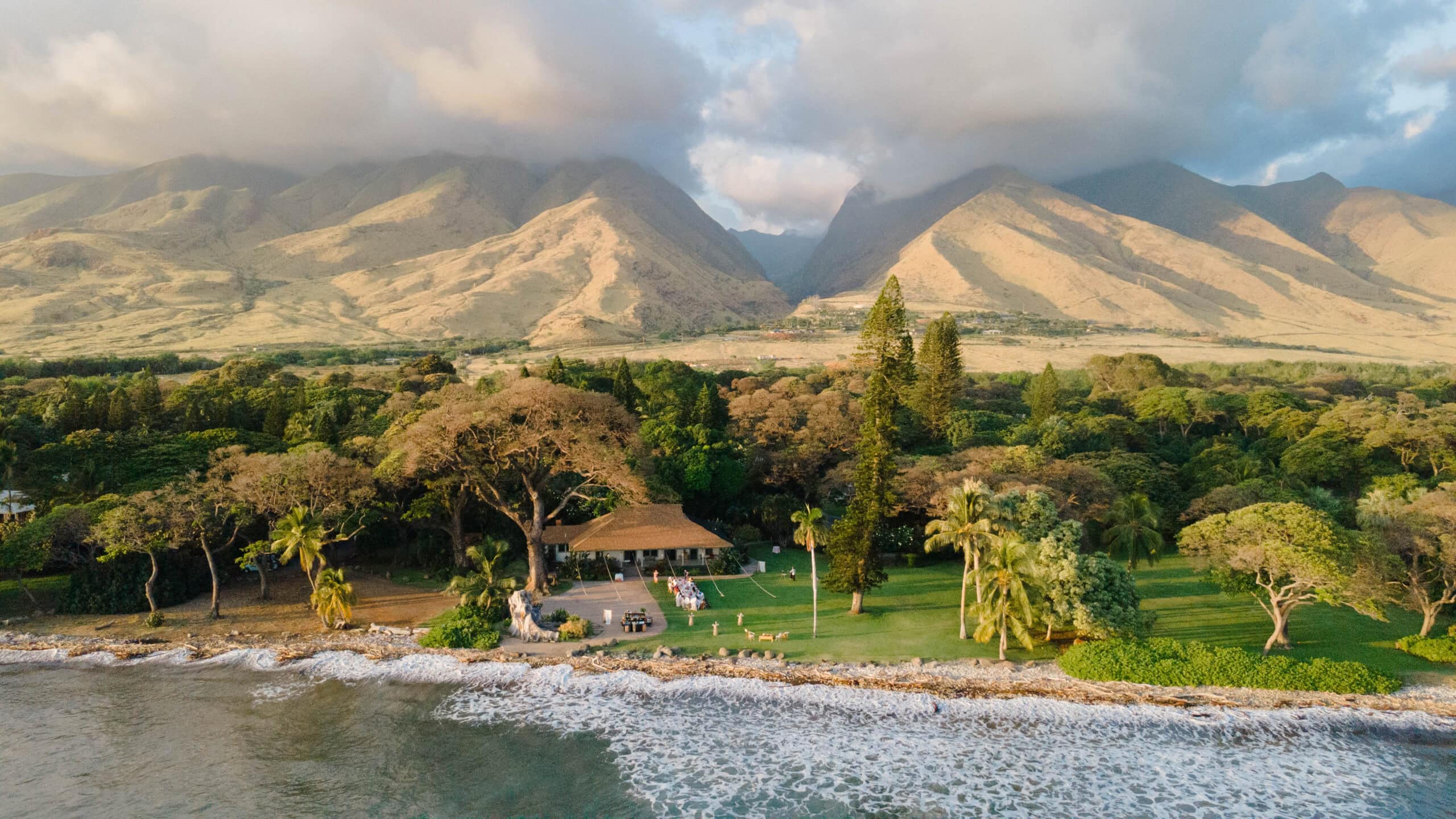 A wedding at Olowalu Plantation House on Maui
